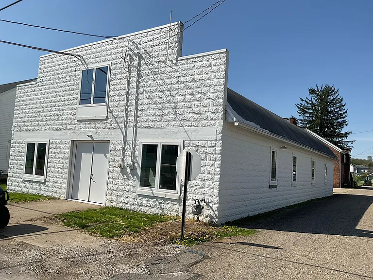 112 E 1st St — Photo 31
