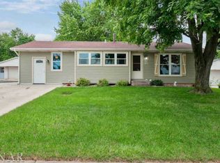 1307 Holiday Dr, Bloomington, IL