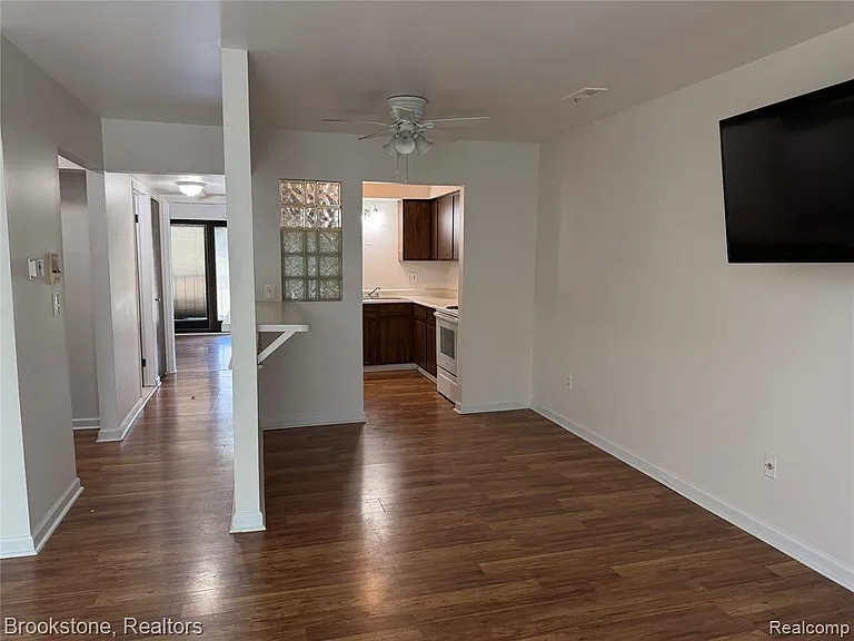 23600 Kelly Rd #6 — Photo 10