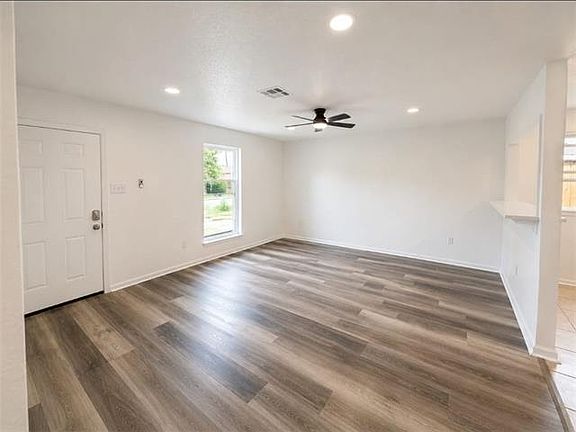 3rd image of 1245 Angus Dr