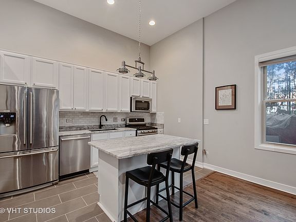 5th image of 1222 N Wolcott Ave APT 1S
