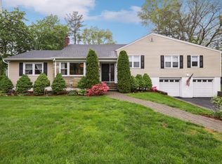 77 Top O The Ridge Dr, Scarsdale, NY 10583