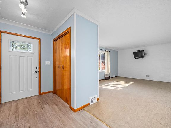 2nd image of 919 Fulton St