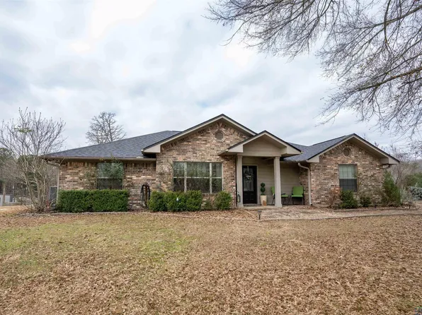 303 Robyn Ln, Longview, TX 75605