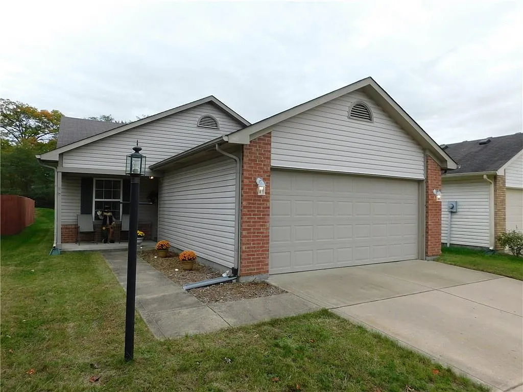 7633 Lake Vista Ln photo 1