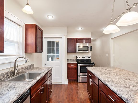 3rd image of 421 S Hutchinson Ave