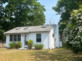 50 Hampton Rd, Hampton Bays, NY 11946