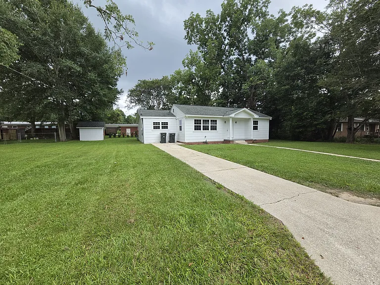 11 Duke Ave — Photo 1