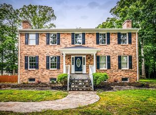 211 Stratford Dr, Colonial Heights, VA 23834