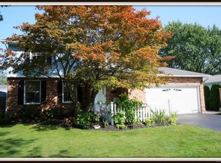 54 McNair Rd, Williamsville, NY 14221