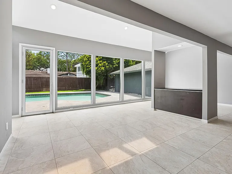 5219 Loch Lomond Dr — Photo 4