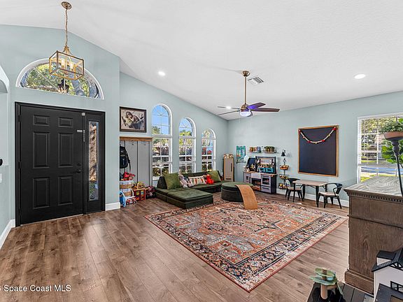 4th image of 1001 Pelican Ln