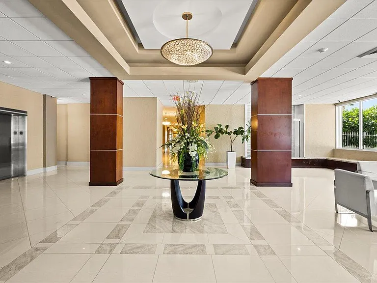 4250 Galt Ocean Dr #Penthouse R — Photo 2
