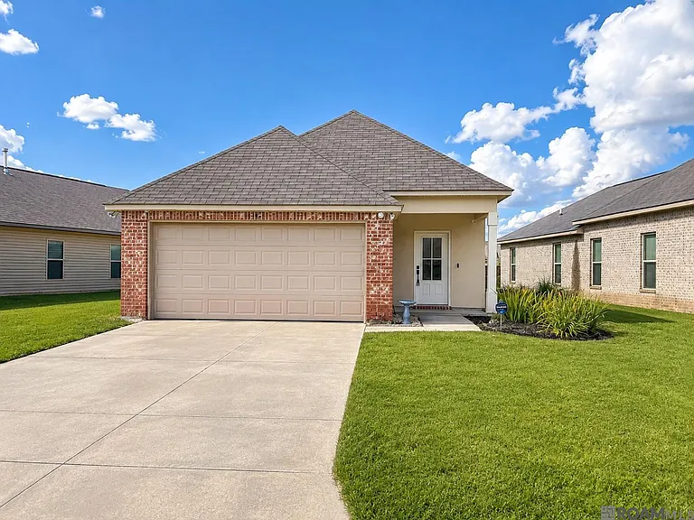 15484 Oakstone Dr — Photo 1