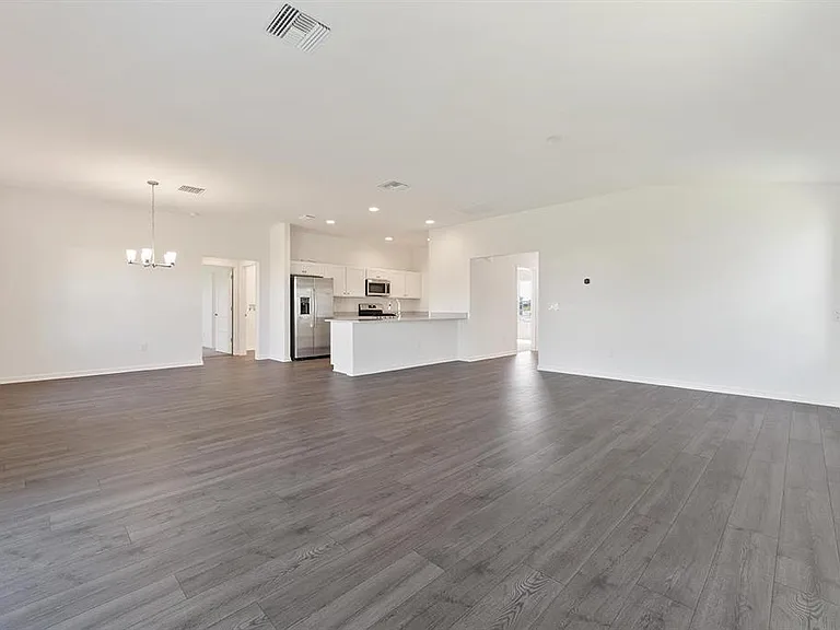 2421 Hobkirk Loop — Photo 9