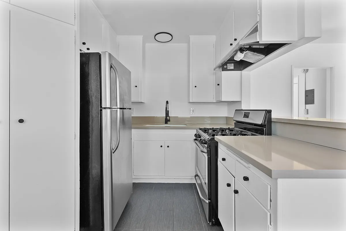 Building Photo - 4958 N Maywood Ave #6A