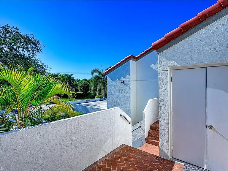 613 Beachwalk Cir #J — Photo 6