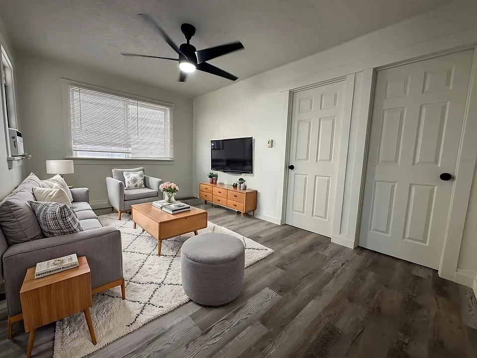 1291 E Villa Vista Ave
