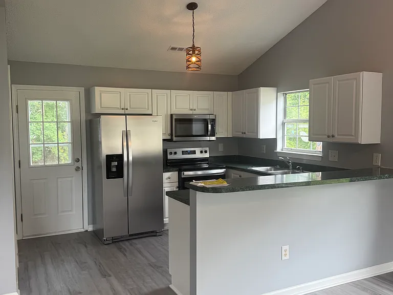318 Worthington Cir — Photo 6