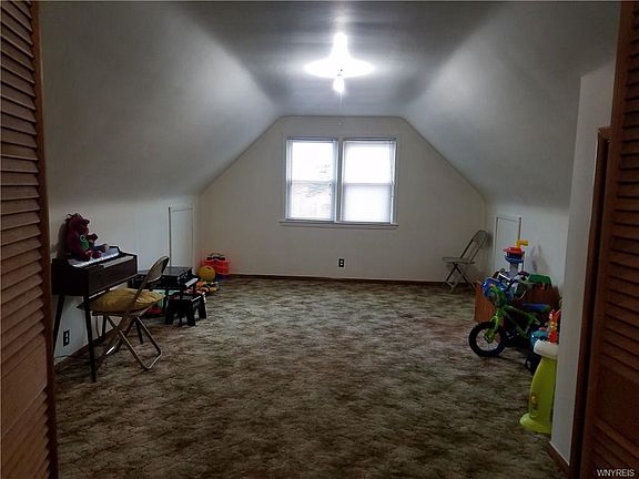 5th image of 82 Schiller St