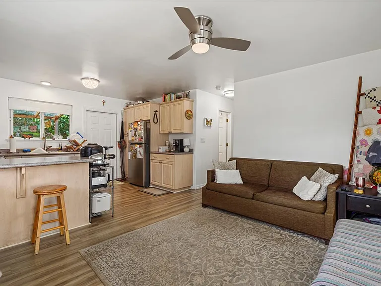 222 Hiolani St — Photo 6