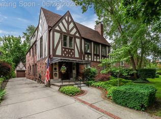 764 Harcourt Rd, Grosse Pointe Park, MI 48230