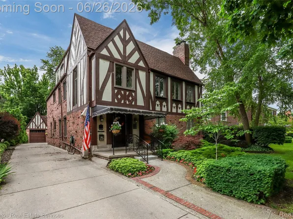 764 Harcourt Rd, Grosse Pointe Park, MI 48230