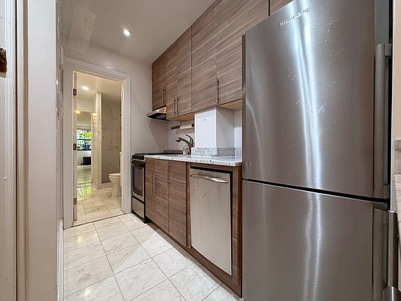 4th image of 72 Irving Pl #Gf