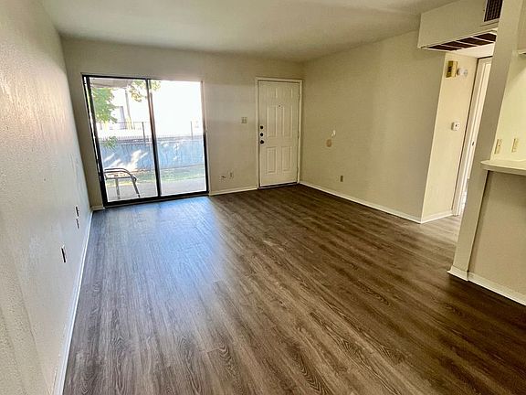 4th image of 2360 W Denman St #41