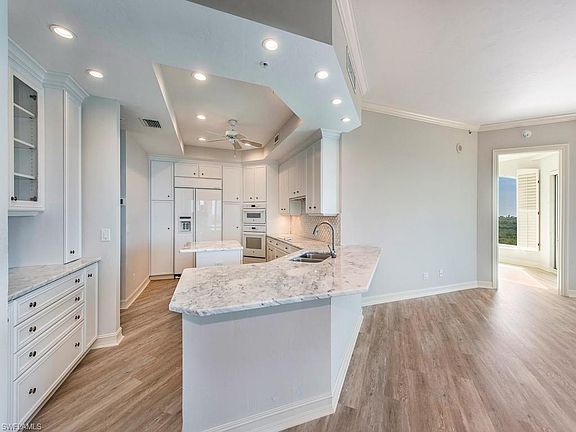5th image of 4811 Island Pond Ct Unit 704