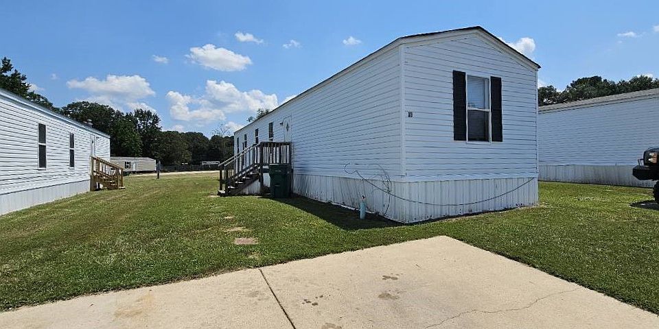 1st image of 33 Oakwood Dr