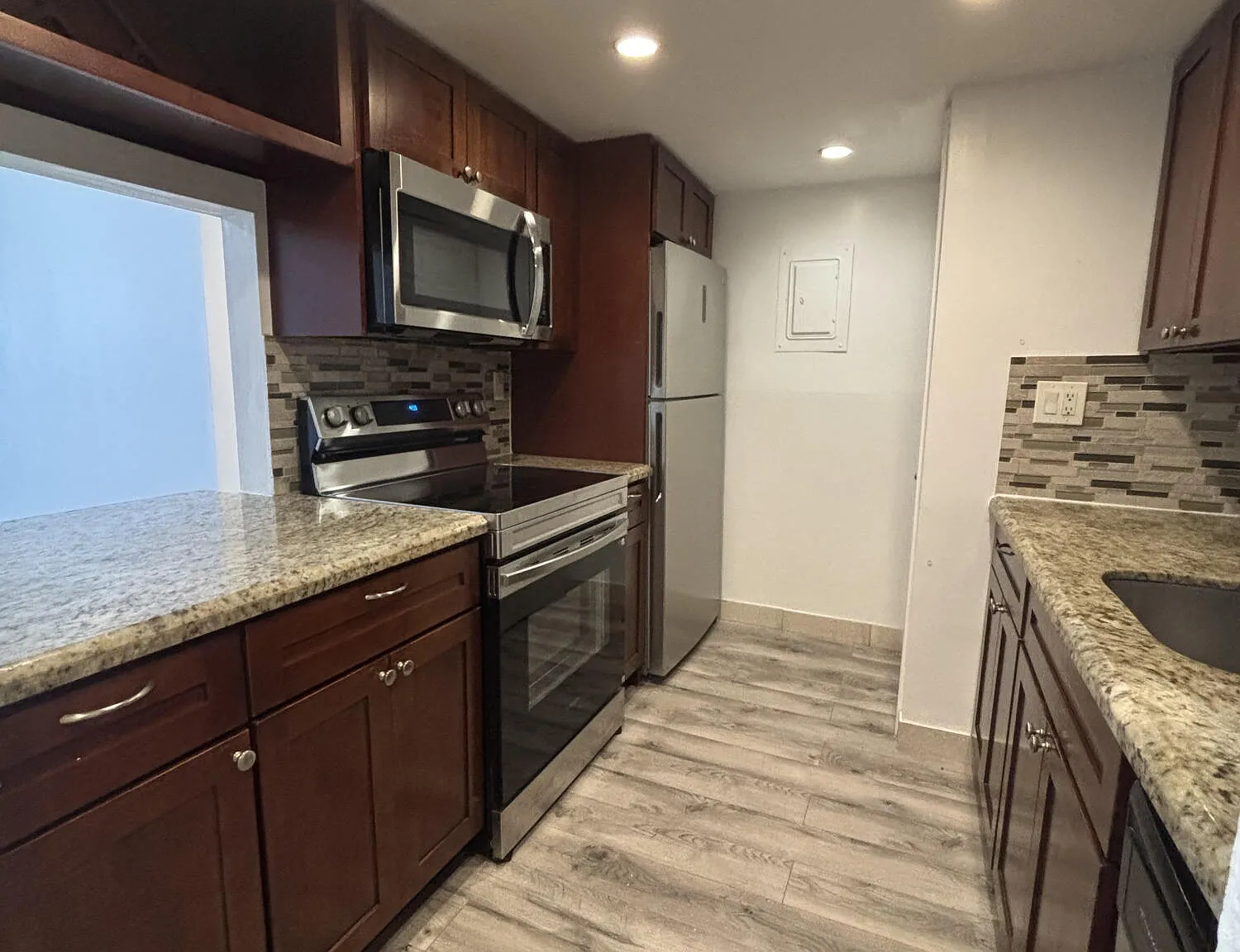2 bed, 2.0 bath, 956 sqft, $2,200 — Photo 4