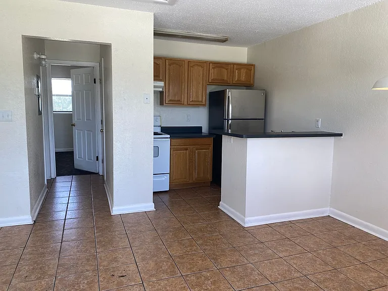 1030 W Walnut St — Photo 13