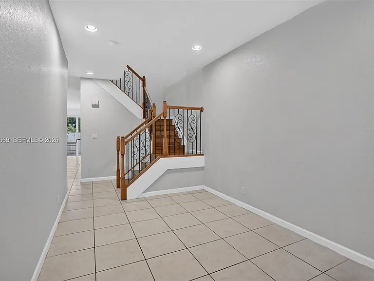 5337 SW 40th Ave #5337 — Photo 4