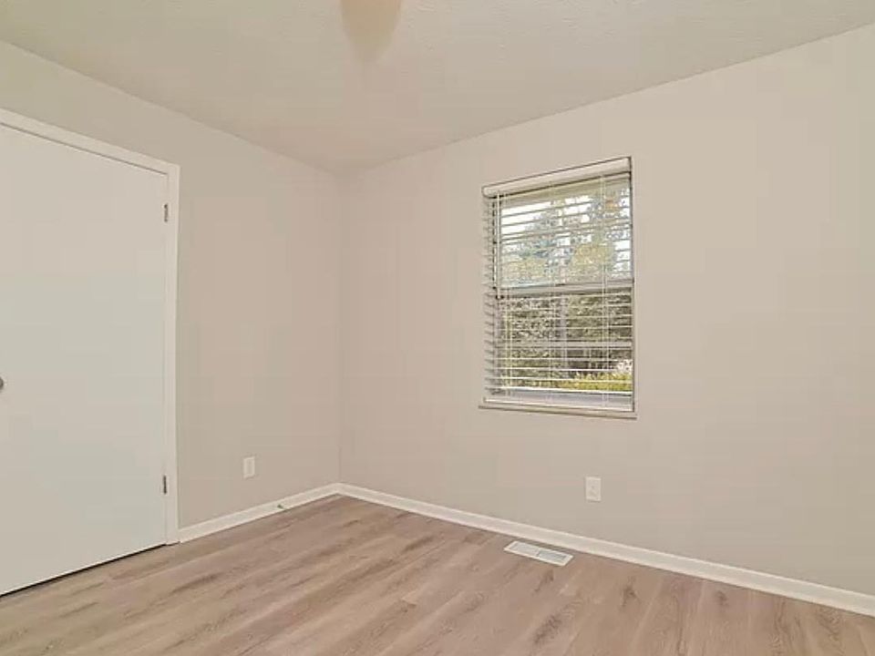 1st image of 4918 Oakbrook Ct NE