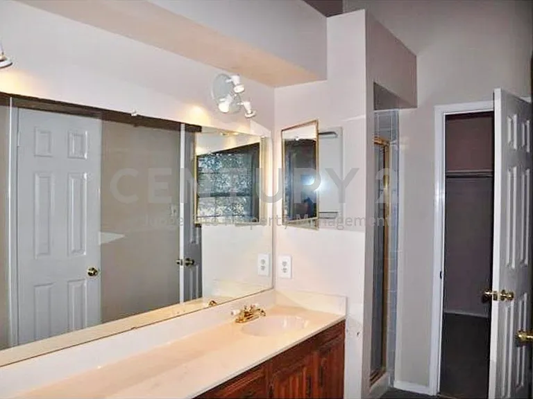 4429 Seville Ln — Photo 9
