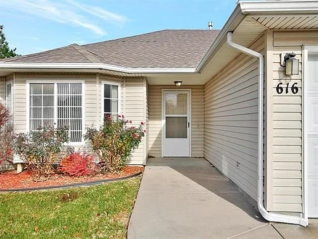 2 bed, 1.0 bath, 1053 sqft, $1,400 — Photo 3