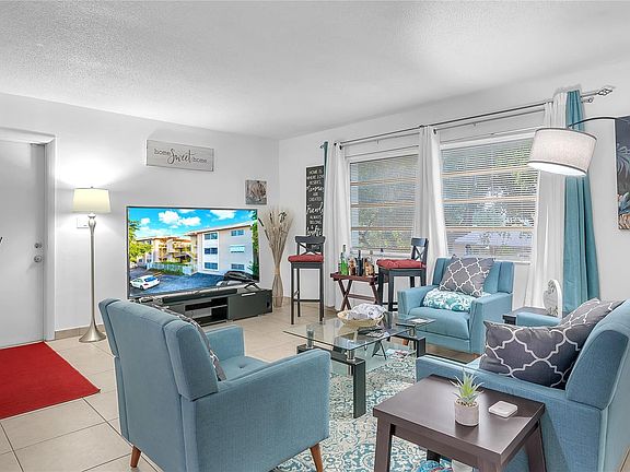5th image of 2031 Dewey Street #201