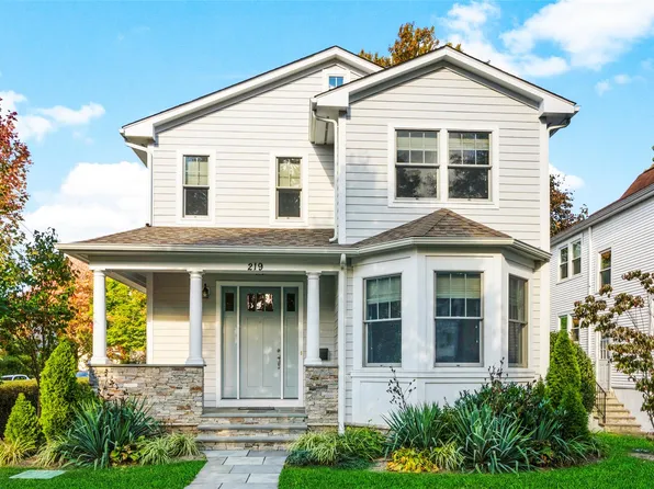 219 Larchmont Avenue, Larchmont, NY 10538