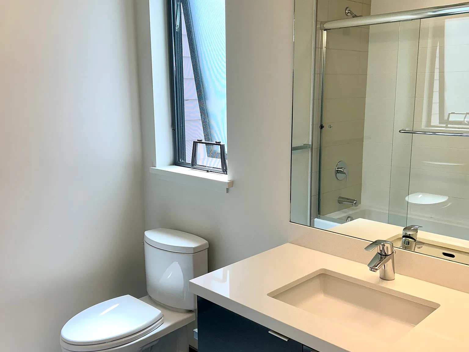 1 bed, 520 sqft, $3,945 — Photo 2