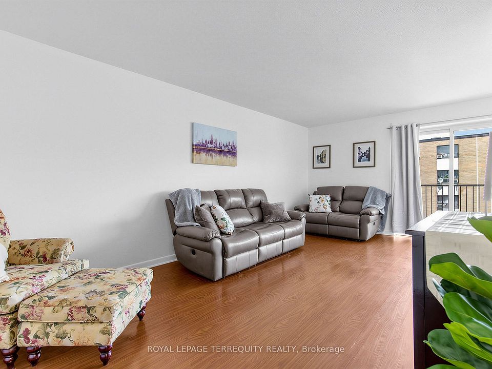 1st image of 8 Kingsbridge Ct #404