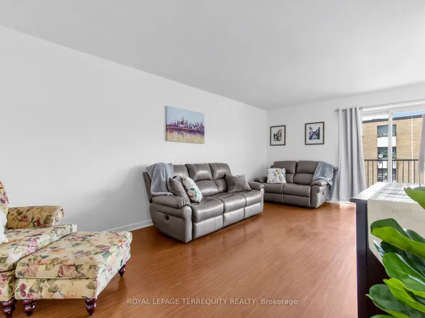 8 Kingsbridge Ct #404, Toronto, ON M2R 1L5