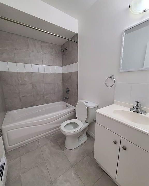 2nd image of 19 Montclair Cres