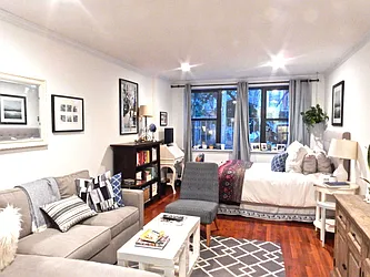 Rented by Aimee Grodanz, LREB