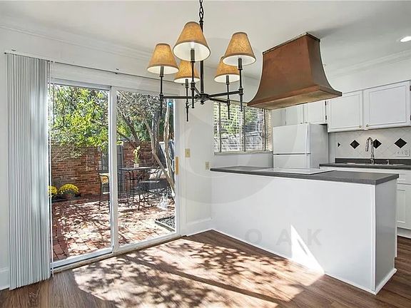 4th image of 3121 Colonial Way APT E
