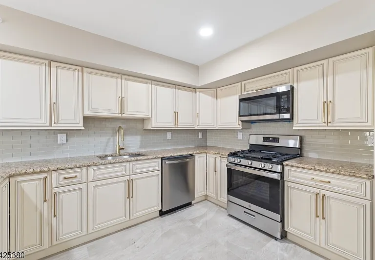658 Market St — Photo 1