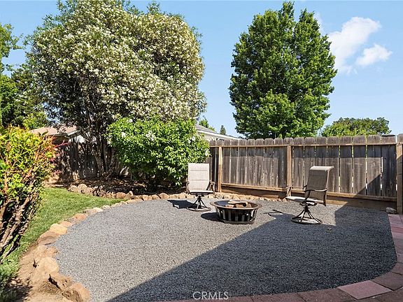 4th image of 34 Nicole Ln