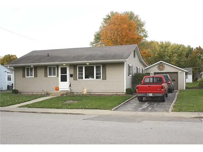 136 Hadley St photo 1