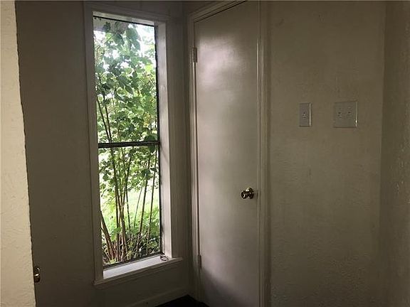 2nd image of 510 Sunset Dr