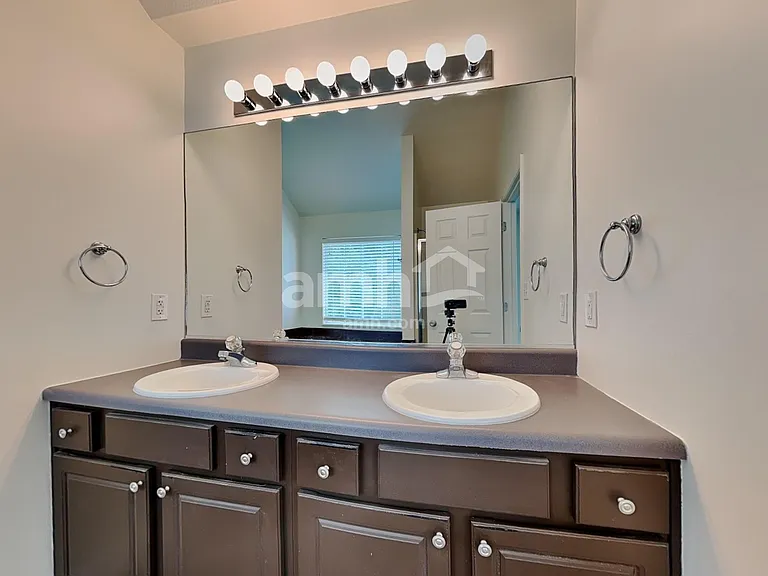7036 Sage Ln — Photo 9